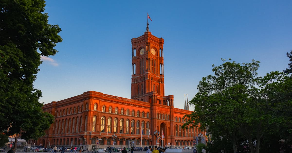 Cyberangriff auf das Berliner Landesnetz 2026: Rotes Rathaus als Sitz der Berliner Verwaltung