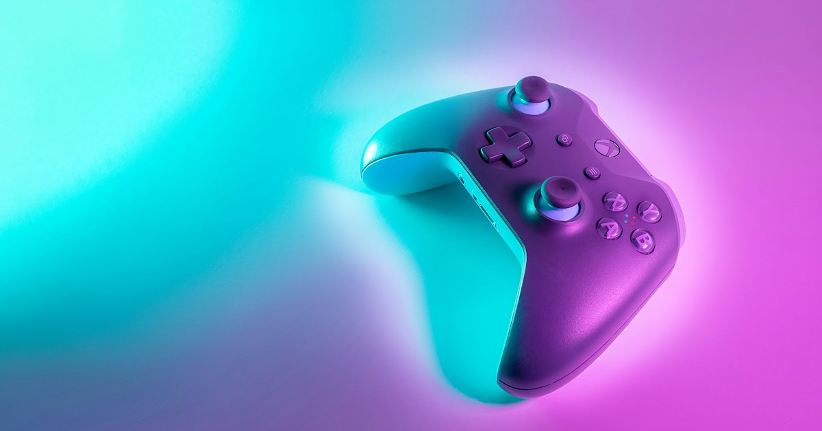 Capcom Datenleck 2026: Gamepad im Neonlicht als Sinnbild für 11,7 Millionen betroffene CAPCOM-ID-Spielerkonten