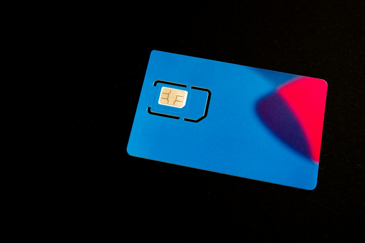 Salt Datenleck 2026: SIM-Karte als Sinnbild für betroffene Kundendaten eines Schweizer Mobilfunkanbieters